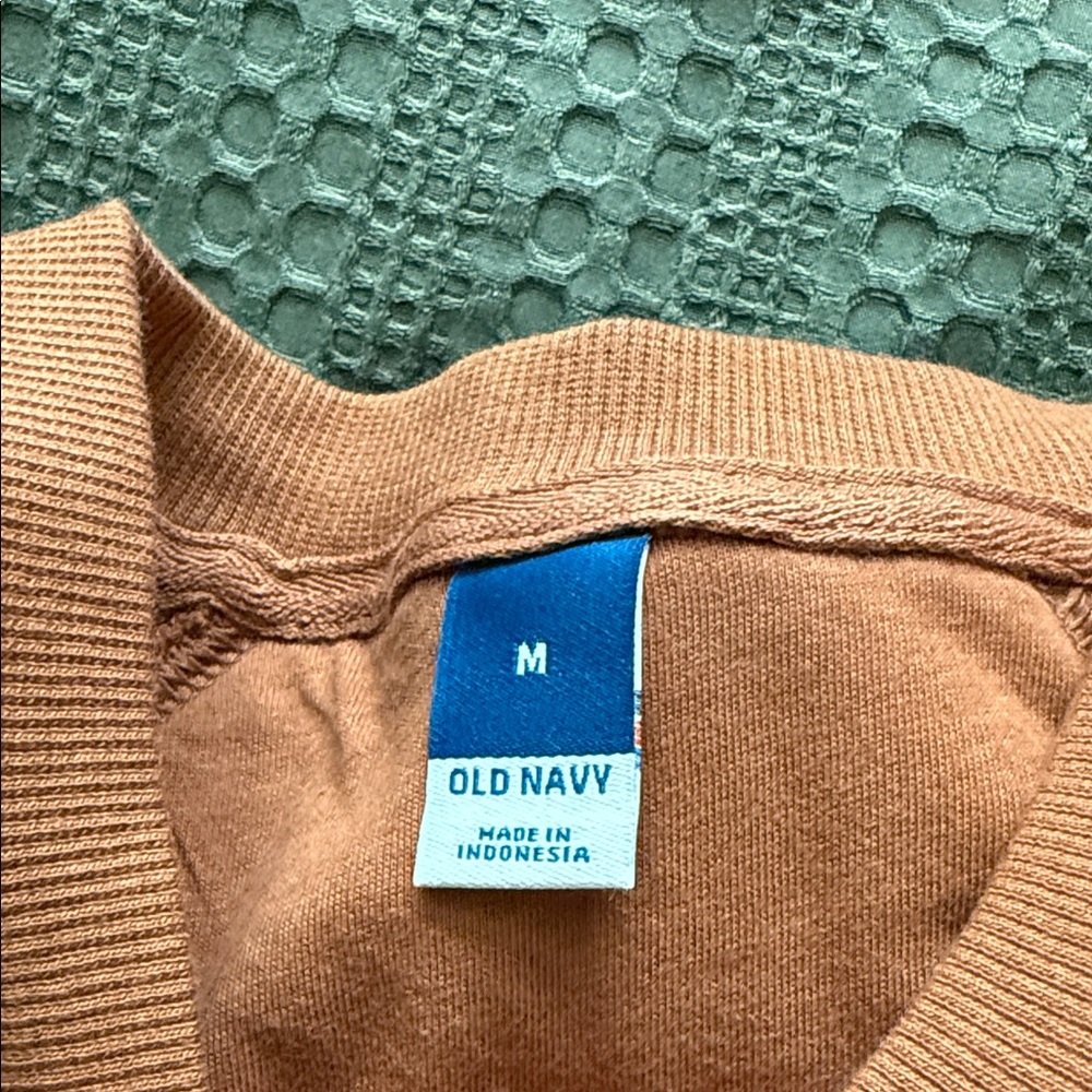 Old Navy Women's Coral Crewneck Oversized Sweatshirt - Picture 2 of 2